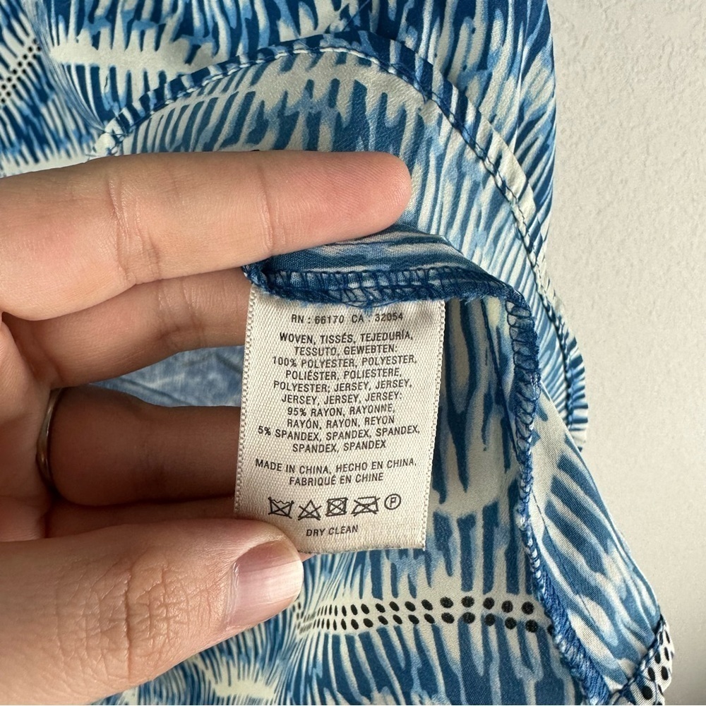 Akemi + Kin Anthropologie Blue White Geometric Hi Lo Short Cap Sleeve Top Medium - Picture 4 of 4